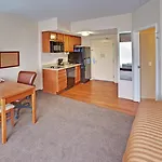 Candlewood Suites Omaha Airport