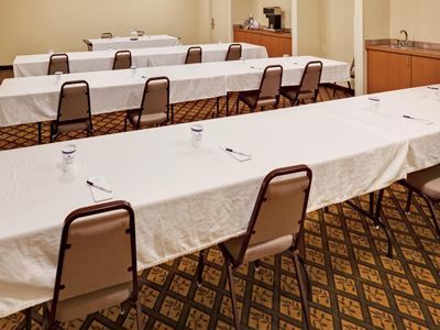 Hotel Candlewood Airport 2*